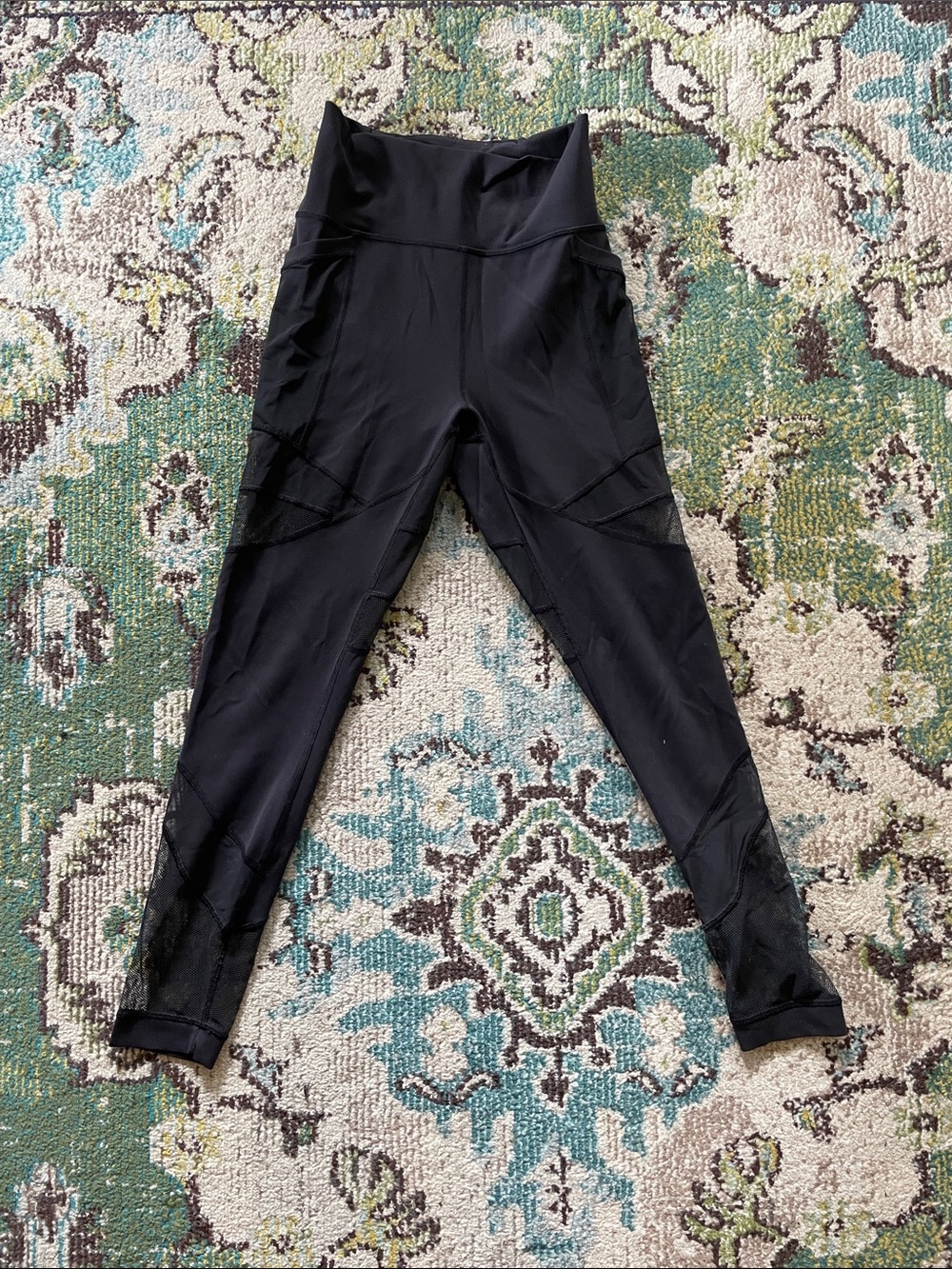 Lululemon leggings with mesh cut out
